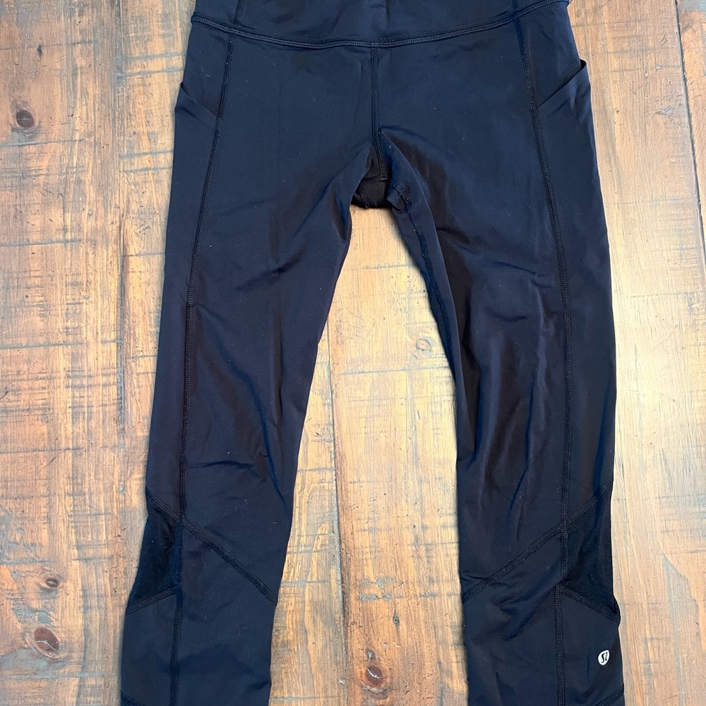 Lululemon Black Leggings Cropped Sleek Stretchy Fit with Pockets